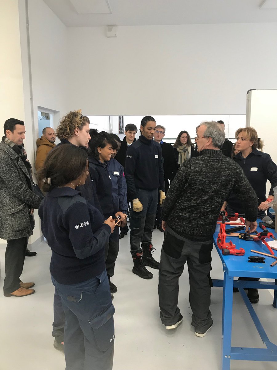 P_Bombardier's tweet photo. Après la visite des installations rencontre de la promotion des alternants TIGRE 18 avec @SauvageEdouard @GRDF https://t.co/jZSR2t1yeQ