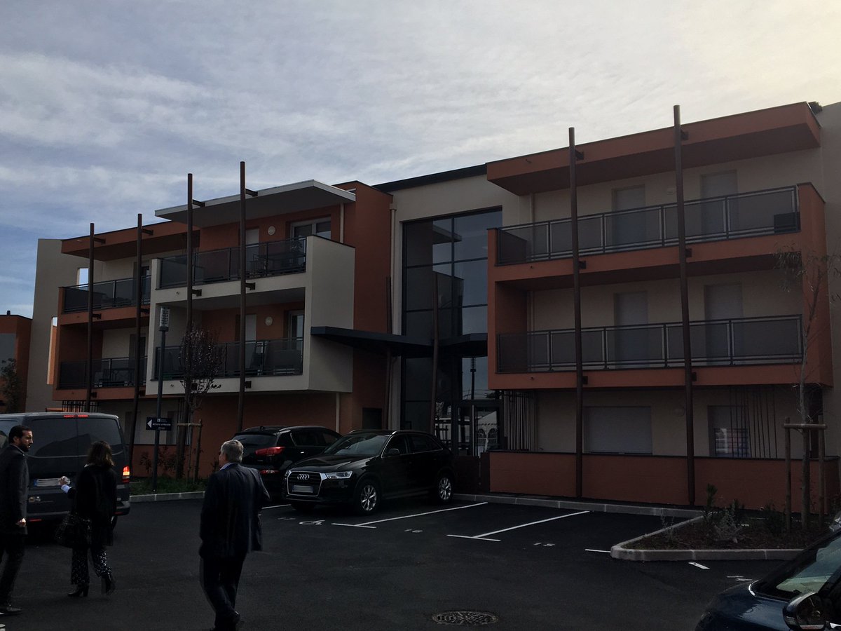 GroupeGambetta's tweet photo. Aujourd'hui, c'est l'inauguration ✂️🍾du programme #immobilier Domaine des Beauprès à #Marignane 🌞 en présence de Eric Le Dissès, Maire de Marignane https://t.co/I4dBChhws8