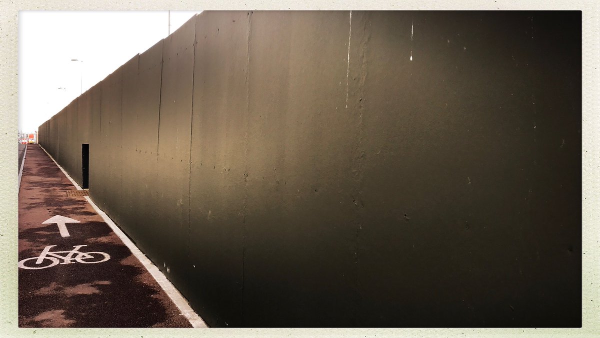MEDITESMARTPLY's tweet photo. #SPOTTED at Dublin Airport, SMARTPLY SITEPROTECT as far as the eye can see! #OSBWatch #SITEPROTECT https://t.co/9K2vt9vLdW