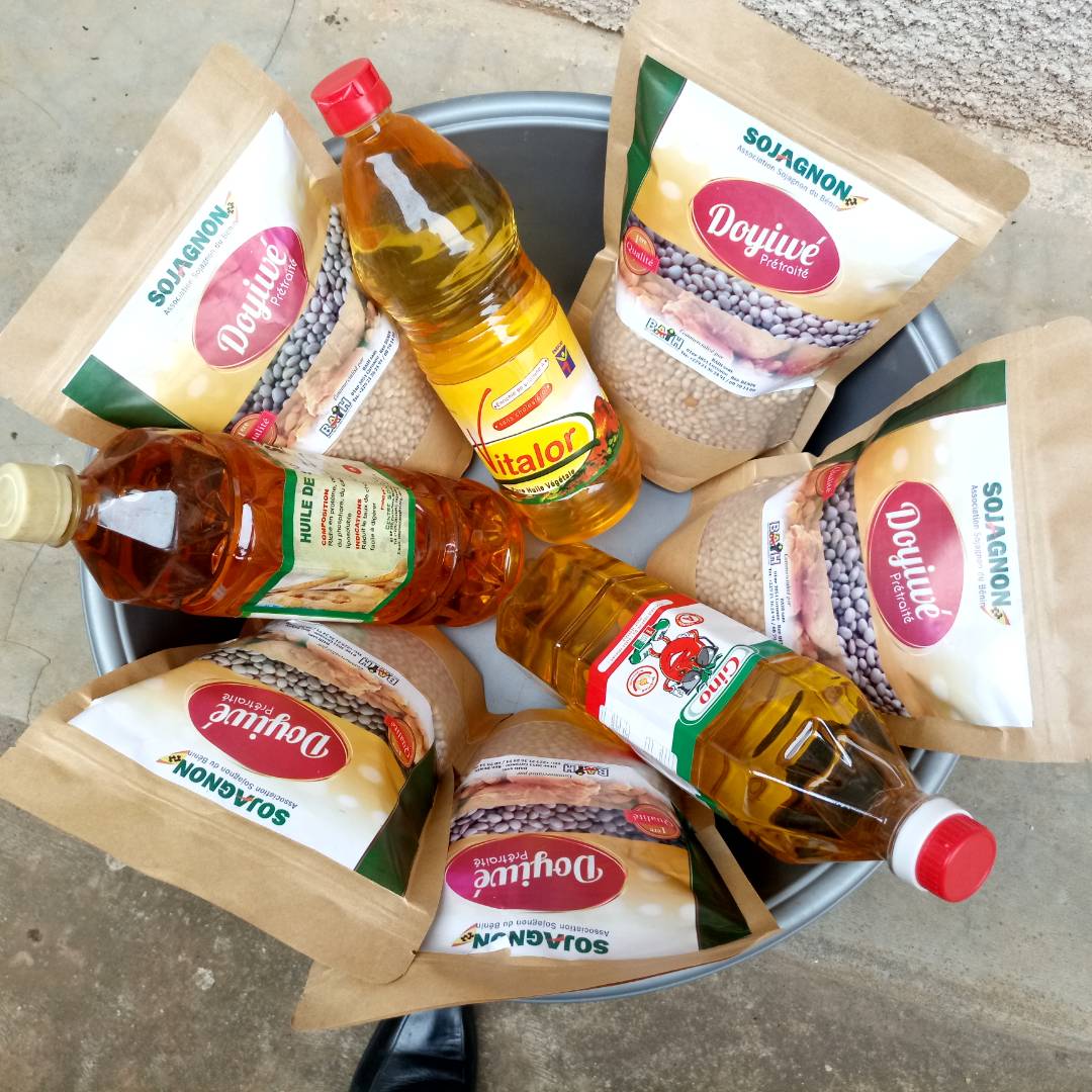 Pat19761's tweet photo. I would like to propose to strengthen your health on this occasion by the quality of our products (Doyiwé) rich in proteins and other nutrients, (Soybean oil, cottonseed oil and oil of palm olein) without cholesterol, enriched with vitamin A. @PAEPARD @WOTRO @foodplatform 
Pat https://t.co/GiDiaL3Xwc