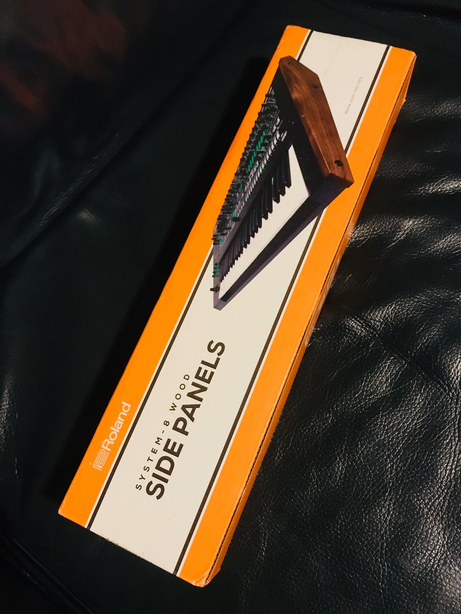 USKE_ASADA's tweet image. イギリスからサイド・ウッドパネルきたっ！ #Roland #system8