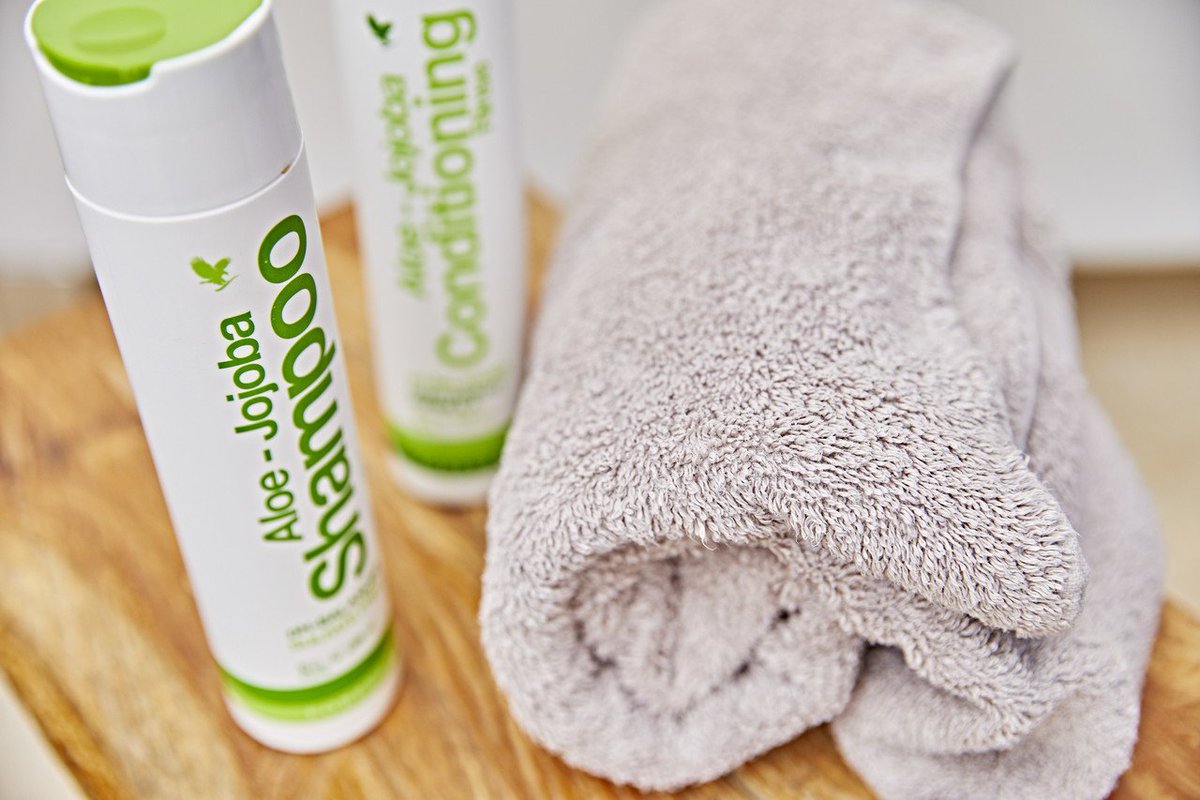 #ForeverLiving #Aloe Jojoba Shampoo &amp; Conditioner is a mild product, yet it's perfect for cleaning even the oiliest hair and it leaves your hair glossy and manageable. wu.to/Wp62fm