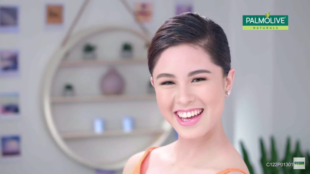 dxntplay's tweet photo. Ano nga ba ang secret to glowing skin ni @delavinkisses? Pumunta sa mga links na ito para malaman! 

IG link: https://t.co/uHIMiBaXwQ

Youtube link: https://t.co/b0v1da9Bh1

KISSES PalmoliveSoapAd https://t.co/tnJwCkOGF0