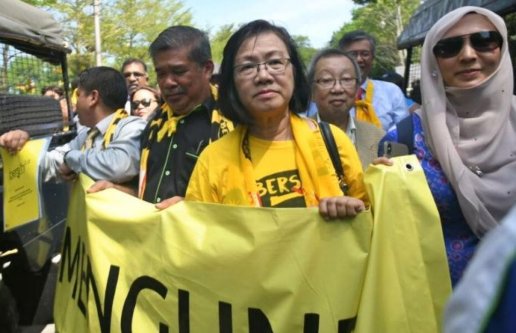 thetruenet's tweet photo. Protest or Not, No Stopping Redelineation Report Debate
The Dewan Rakyat descended into chaos with DAP stalwart Lim Kit Siang suspended for six months.
https://t.co/tiufh5cOtY
#thetruenet #NewsCurator #Redelineation #chaos #LimKitSiang #fact_based_reporting #contentthatmatters https://t.co/RgtWou0n8G