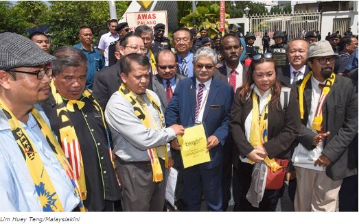 thetruenet's tweet photo. Protest or Not, No Stopping Redelineation Report Debate
The Dewan Rakyat descended into chaos with DAP stalwart Lim Kit Siang suspended for six months.
https://t.co/tiufh5cOtY
#thetruenet #NewsCurator #Redelineation #chaos #LimKitSiang #fact_based_reporting #contentthatmatters https://t.co/RgtWou0n8G