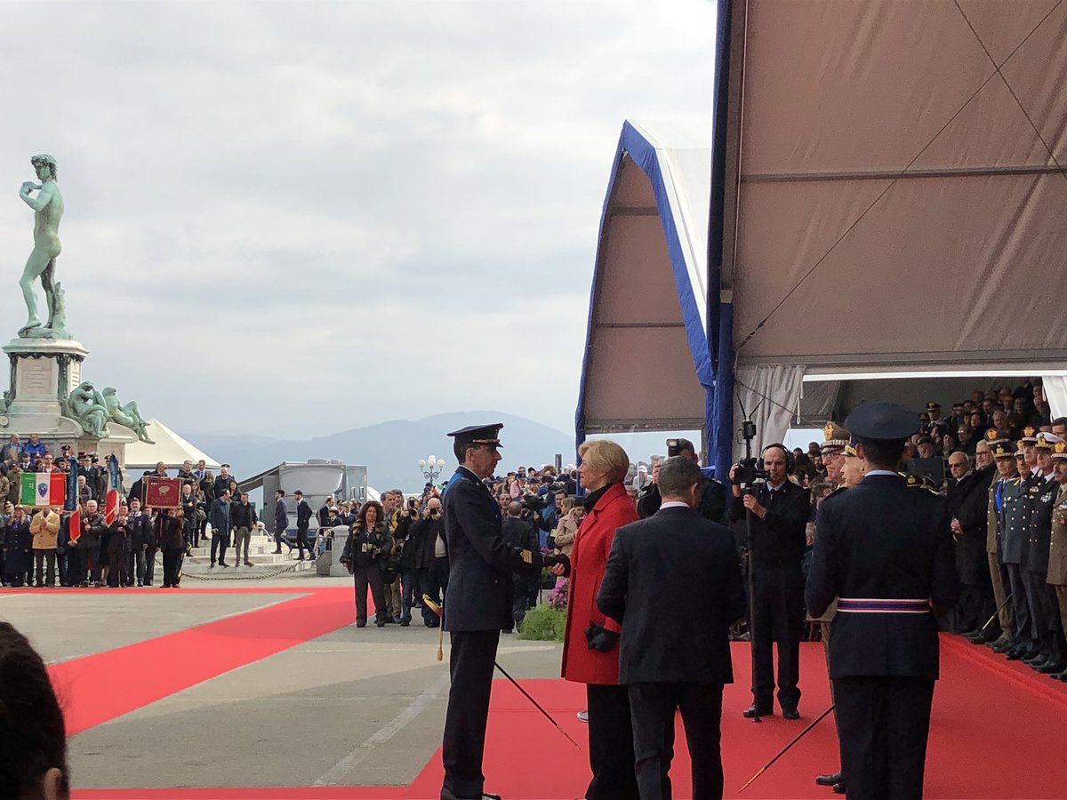ItalianAirForce's tweet photo. #Firenze #95AM Conferita la Medaglia di Bronzo al Merito Aeronautico al 3º Reparto Genio Aeronautica Militare https://t.co/LyMFh3OAoS https://t.co/lBgkFPxpdF