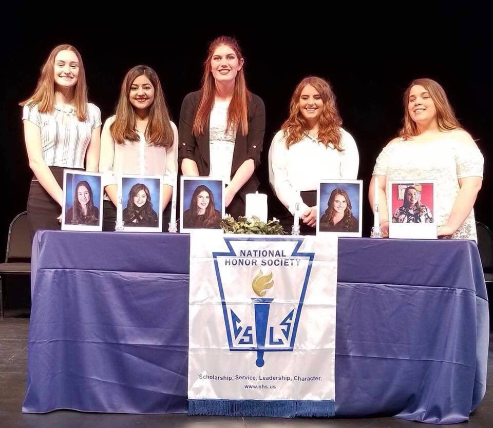 TaylorHighNHS's tweet photo. To the 2017 Executive Board: 
Thank you for all of your hard work with the NHS this past year! We appreciate you so much. Now, go do great things! 🎓

To the 2018 Executive Board: Congratulations on your new positions! Lead the NHS proudly, and good luck in the coming year! 💙 https://t.co/lirP2pjzD3