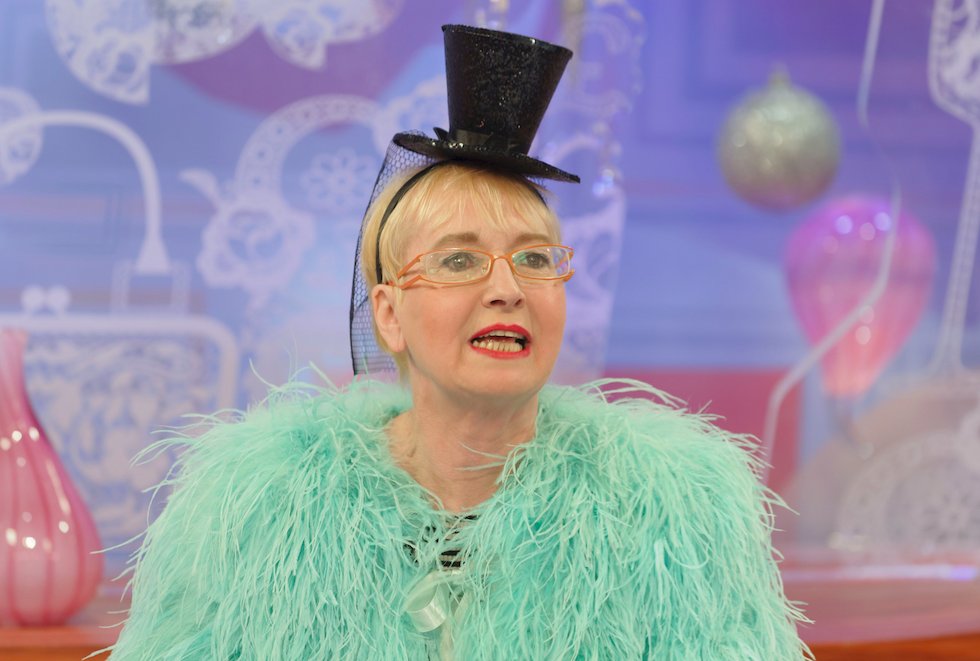 loosewomen's tweet image. Today we're joined by Su Pollard (who is NOT on Twitter BTW!) for some fun and games! She's appearing on @ITV's Last Laugh in Vegas on Tuesday 3 April at 9pm. Tune in today 12.30pm on @ITV @WeAreSTV