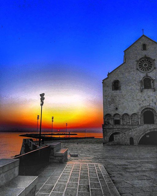 t2in2rs's tweet photo. Reposting @emanuelelatta:
La cattedrale più bella della #Puglia si trova a #Trani.
Avete qualche dubbio?

#volgobat #volgopuglia #travel #sunset #hdr #instamoment #unica #amazing #instaart #instaarchitecture #sun #batview #likefornothing https://t.co/8NVuFQi9kZ