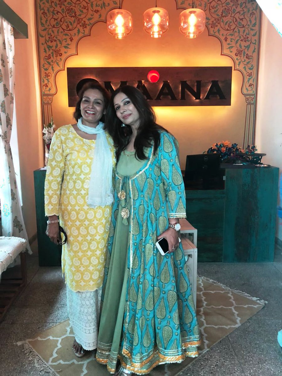 AlkaBatra1's tweet photo. #VikramPhadnis #FashionDesigner #Inaguration #FashionStore #DesignerWears #ItsAllAboutFashion #Omaana https://t.co/79jZk0KPzQ