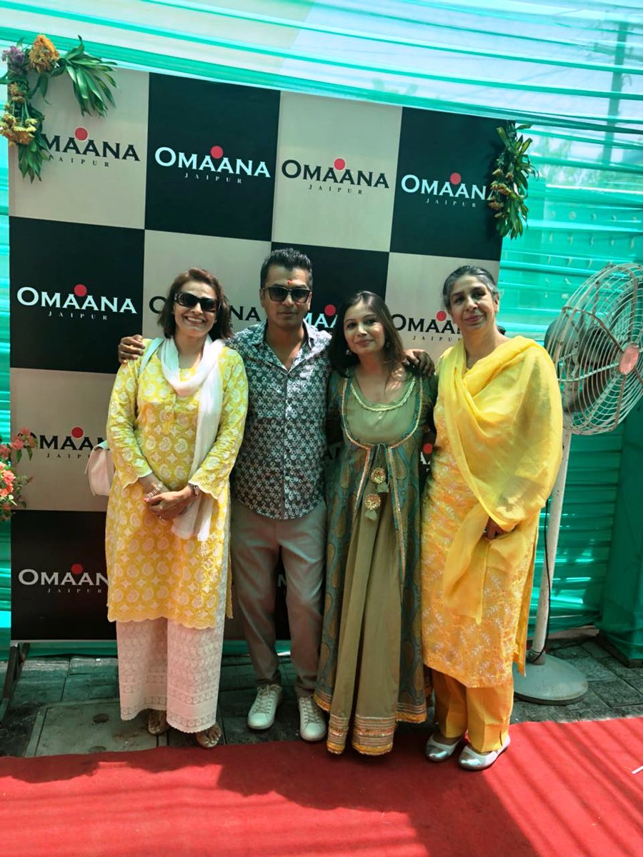 AlkaBatra1's tweet photo. #VikramPhadnis #FashionDesigner #Inaguration #FashionStore #DesignerWears #ItsAllAboutFashion #Omaana https://t.co/79jZk0KPzQ