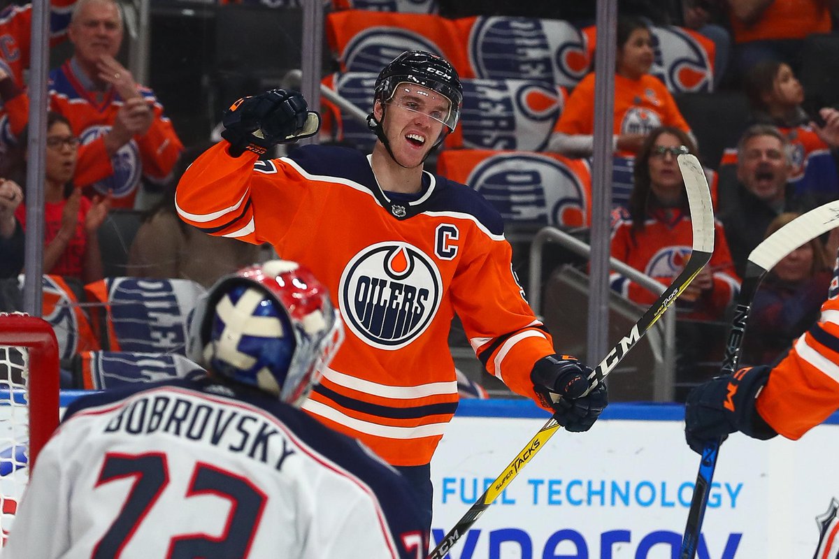 NHL's tweet photo. 40-62—102, otherwise known as @cmcdavid97's point total.

Back-to-back 100-point seasons AND he leads the League... 👌 https://t.co/3gettclKvw