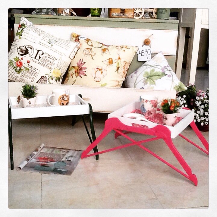 HSHCalafell's tweet photo. #buenosdias #decolovers
En #homesweethome #Calafell damos bienvenida a este miercoles con #bandejas #únicas en colores de #primavera para un desayuno de #princesa a un #precioirresistible 19€
#bienvenidaprimavera #mueblesunicos #decoracion #decoramosconamor #comerciodecalafell https://t.co/55ZtA15qDr