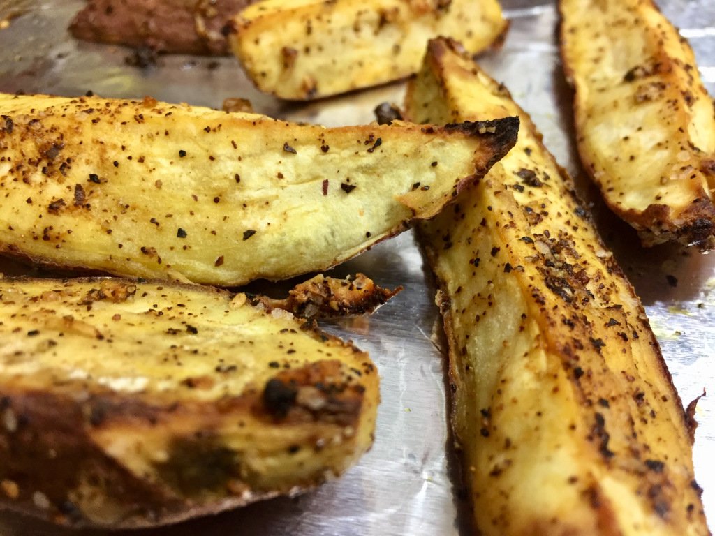 MostlyElena's tweet photo. Vegnesday:  Spicy Garlic Sweet Potato Wedges https://t.co/FUH2xD9Gz9 https://t.co/fB3IOGmoxK