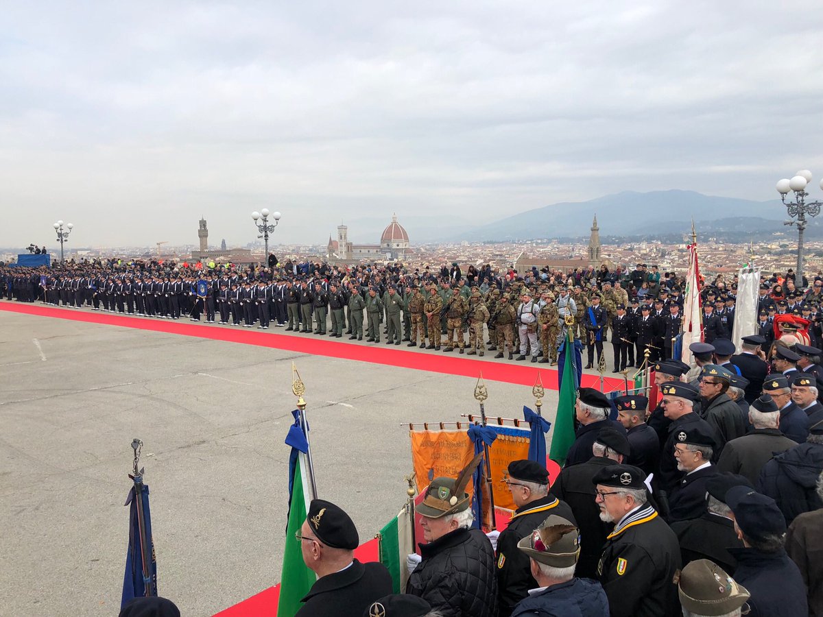 ItalianAirForce's tweet photo. #95AM a breve, il #tricolore della nostra Pattuglia Acrobatica Nazionale nei cieli di #Firenze per celebrare il 95°anniversario dell’#AeronauticaMilitare. Segui la #diretta su: https://t.co/fa1CDFe0qP @FrecceTricolori https://t.co/kqrDKfHxZg
