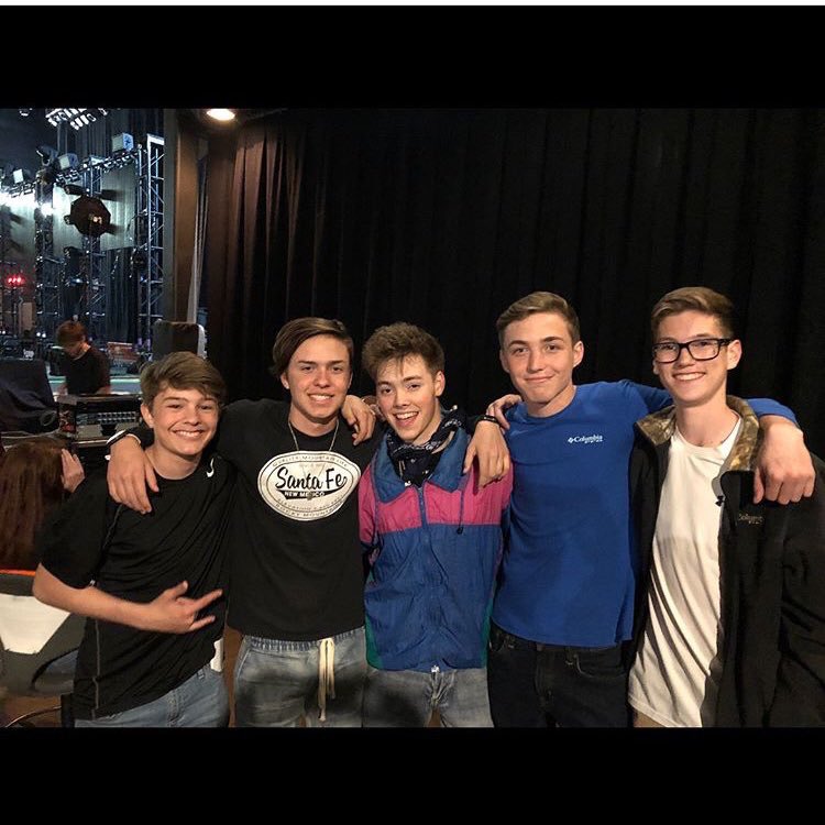 WhyDontWeBRA's tweet photo. [DALLAS, TX] #InvitationTourDallas

Zach ontem com seus amigos https://t.co/EA0IyKX9FZ