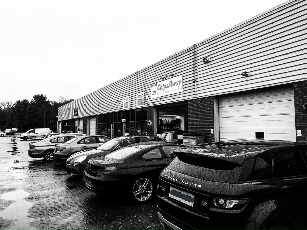 Busy inside and out today! 

It may be raining ☔️ 
But we're still getting the work done! 💪🏼

Happy customers! 🚘🚗🚘
.
.
.
.
.
#chipsaway #cardiff #llanishen #smartrepair #bodyrepair #audi #ford #bmw #mercedes