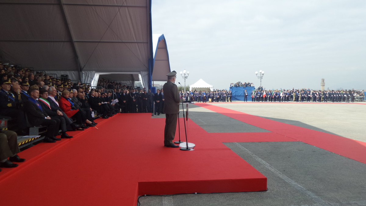 SM_Difesa's tweet photo. #GenGraziano “in un momento particolarmente complesso,per poter cooperare in ambito internazionale dobbiamo essere competitivi e l'#AeronauticaMilitare rappresenta una forza aerea perfettamente integrata nelle dimensioni interforze, interagenzia e multinazionale”#95AM #Firenze https://t.co/6dVpQlRNac