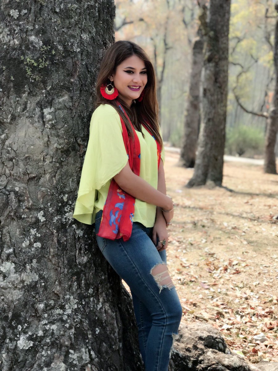 singerapsara's tweet photo. #mygoodday😍#shootingtime😍💞 https://t.co/H2vGZeJgjw