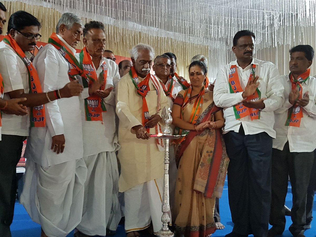 Dattatreya's tweet photo. Addressing the #Kaaryakartas in #Maski assembly constituency in #Karnataka state to bring BJP in to power in coming elections.
@narendramodi, @AmitShah, @BJP4India, @BJP4Karnataka, #KarnatakaElections2018 https://t.co/qN3BfDqxwO