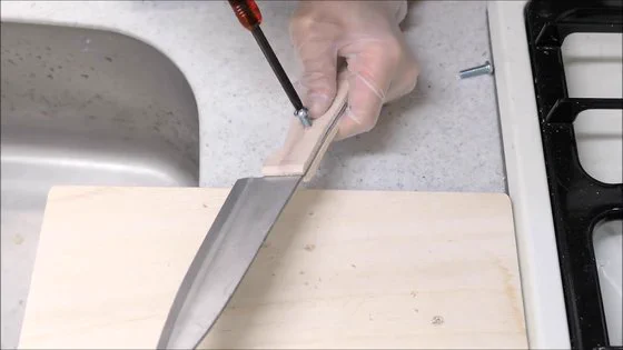 天才かよ！アルミホイルを叩いて包丁を作ってしまう鍛冶師が現れるｗｗｗ