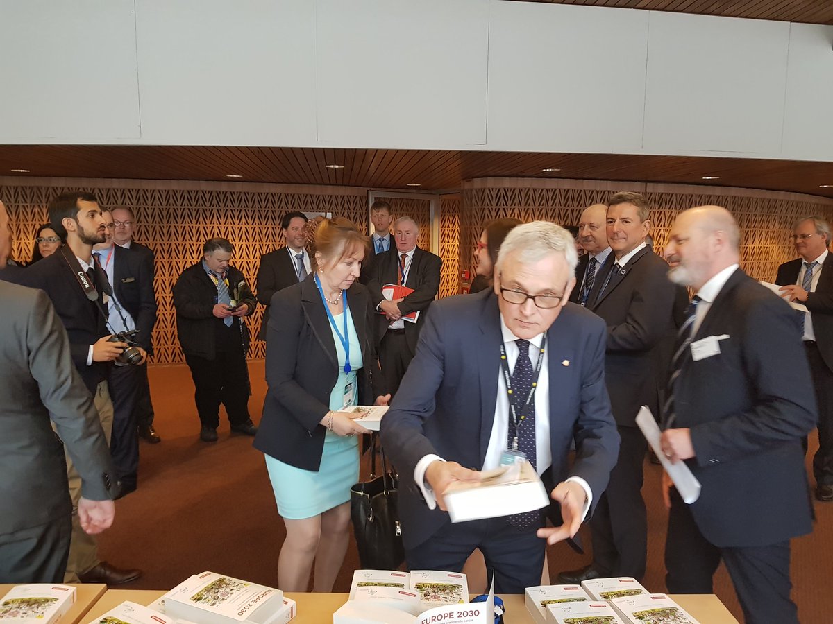 NathalieN_SF's tweet photo. Official presentation of the #FutureofEurope book by @sbonaccini President of @CCRECEMR to @COECongress President Mosler-Tornstrom in Strasbourg, with Gunn Marit Helgesen, Anders Knape, and @CoR_President 🤝🤝🤝📖✒| https://t.co/rE8ROnqbdQ | and invitation to #CEMRBilbao2018 !!! https://t.co/qenqL6E1Rj