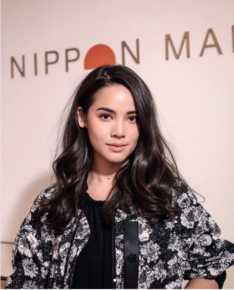 [180318]                           Happy birthday Yaya Urassaya
Semoga sukses selalu 