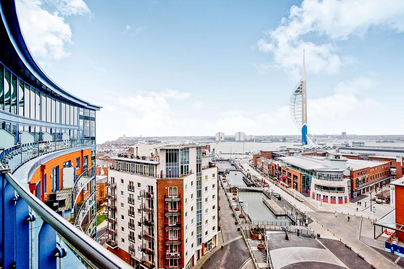 Very modern, furnished, 3 bedroom penthouse apartment available in Gunwharf with a beautiful view from its own balcony! For more info, pop into branch or call us on 02392 777077. @PropertyHants 

#Leaders #Gunwharf #Property #Letting #Landlord #Tenant #Luxury #Views #Furnished
