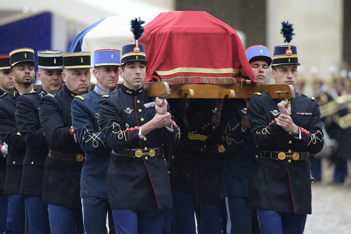 Gendarmerie's tweet photo. 🇫🇷 #HommageNational Notre camarade #ArnaudBeltrame élevé au grade de Commandeur de la #LégiondDhonneur https://t.co/OsOHqGRLWe