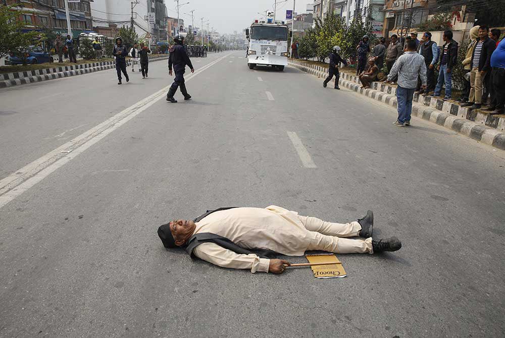 Narendraphoto's tweet photo. Local residents of Kathmandu valley clash with riot police in Kathamndu, Nepal,28 March 2018. Against governments road expansion project which they claim will affect their culture and religious heritage sites and indigenous identity. EPA-EFE/NARENDRA SHRESTHA https://t.co/r5v8U9wgbc