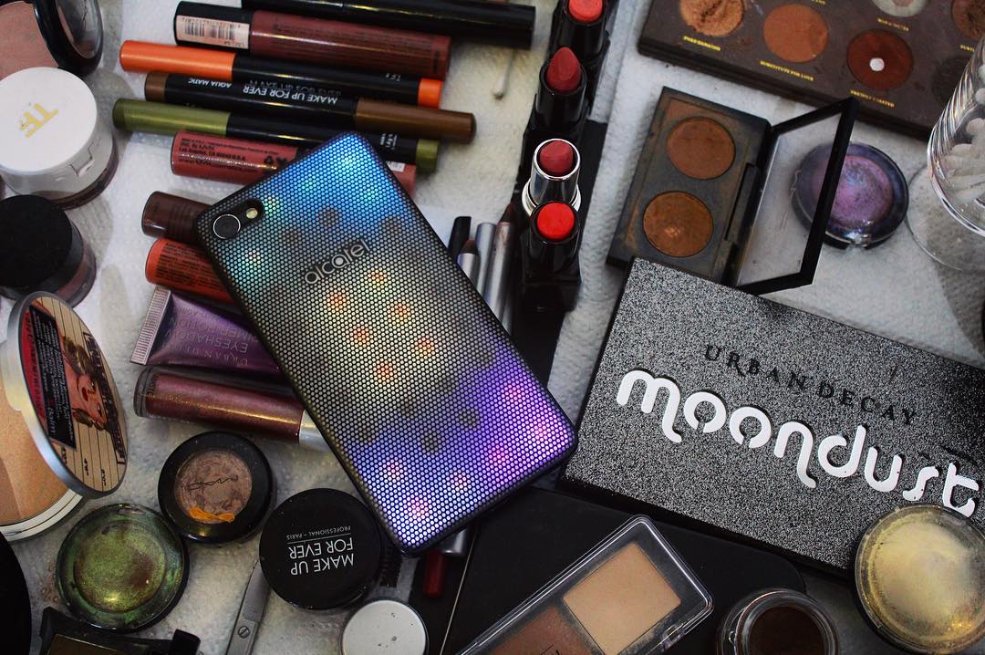 alcatelmobileIR's tweet image. Experience a smartphone that's just as bright, fun and versatile as your personality with the Alcatel #A5LED.