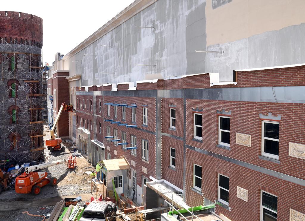 MGMSpringfield's tweet photo. Here's a mid-week site update brought to you by the hardworking men and women in construction helping us gear up for a Q3 opening. #BuildingExcitement https://t.co/hgM3y3grlI