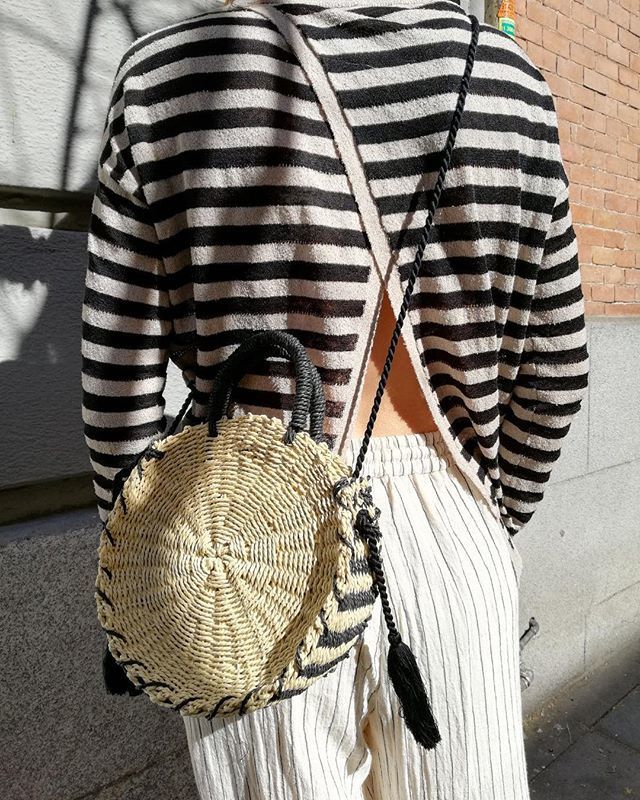 PanochaOnline's tweet photo. Vayas donde vayas con las rayas siempre aciertas ⚪️⚫️⚪️⚫️
~~~
#rayas #ootd #lookoftheday #semanasanta #panochaonline #tiendaspanocha #alicante #madrid #panochaalicante #panochaenmadrid #stripes #navylook https://t.co/r4HHuYEbtd https://t.co/nnOGZeGQrN