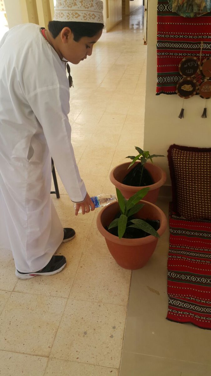 Al_Serag2's tweet photo. فعاليات يوم الدراسات الاجتماعية تنوعت بين عروض في حب الوطن ومسابقات وتكريمات وغرس شتلات زراعية شكرا ا .مريم الشحري وا.نور البرعمي https://t.co/7WA45gygvu