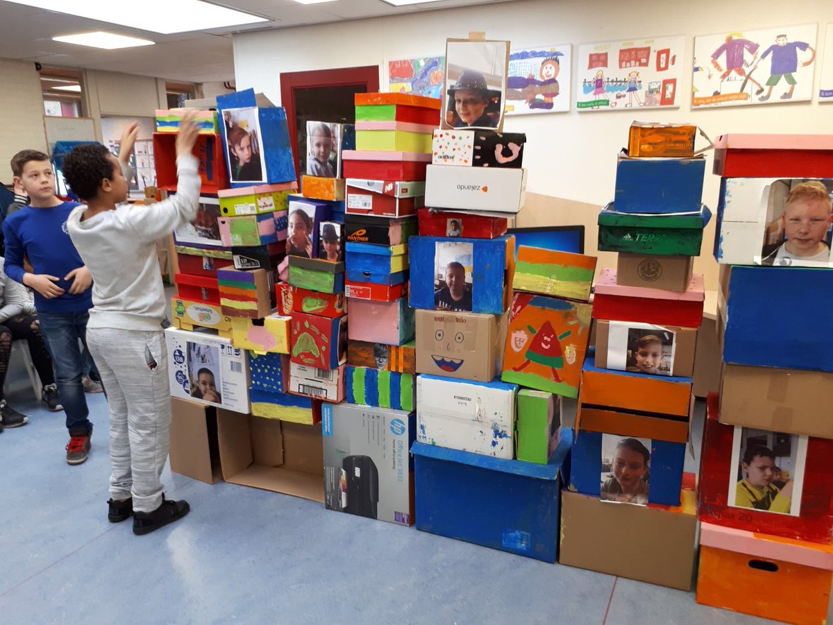 Obsdevoorzaan's tweet image. Grote Rekendag op beide locaties van de Voorzaan. Een flitsende start met het bouwen van de hoogste toren en de grootste muur. De rest van de dag passen, meten, wegen, uitproberen en heel veel rekenen. #GroteRekendag #ZaanPrimair