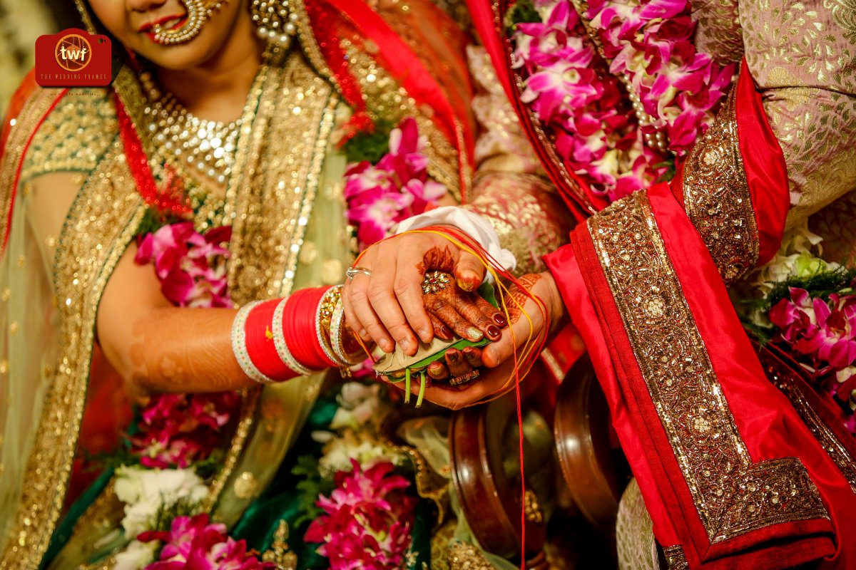 theweddingframe's tweet photo. “Love is when you meet someone who tells you something new about yourself.”
#Phothography #Preweddingphotography #CandidPhotography #IndianBridal #Wedding #Bridal #TheWeddingFrames #Fashion #WedMeGood #WeddingSutra https://t.co/wQVNXBsugn