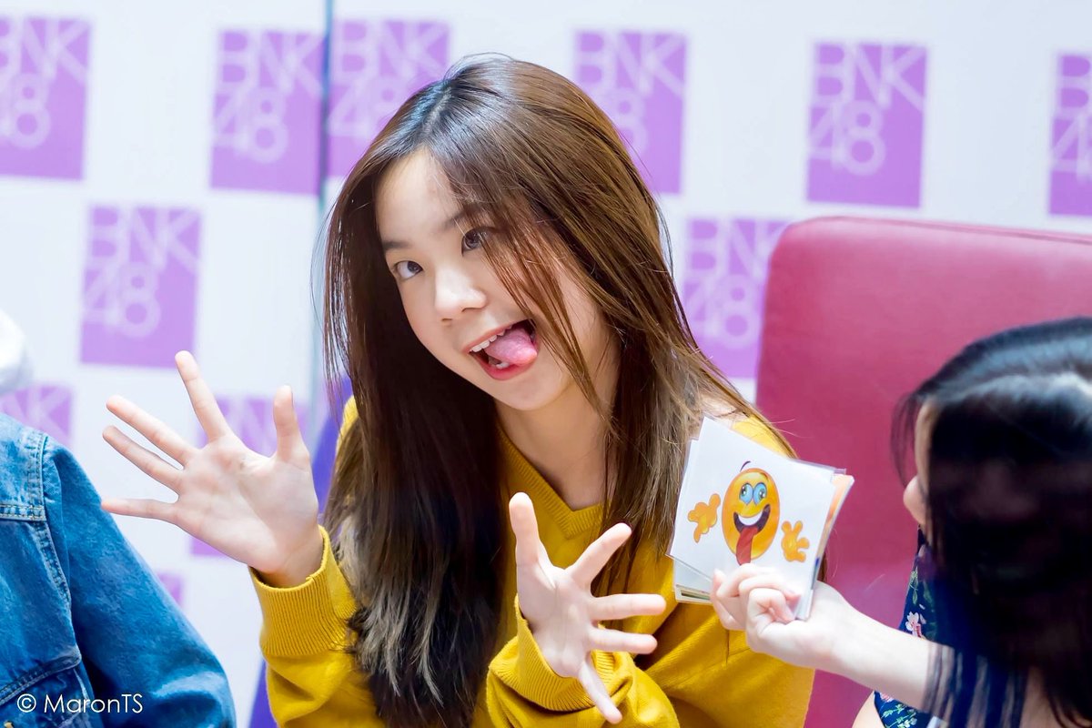 Pun_bnk48_fc's tweet photo. เล่นใหญ่ไปนะ เจ้าก้อนน #PunBNK48 #bnk48 https://t.co/mNBLboUiBN