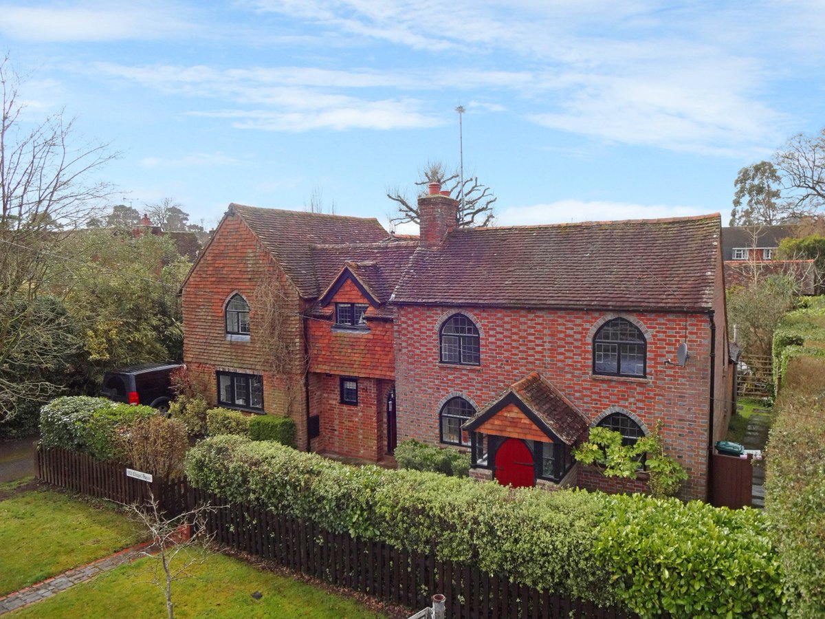 WPRHaslemere's tweet photo. Stunning Grade II listed former Chapel House. Central village location and most importantly, directly opposite the village pub! #property #westsussex #rightmove #OnTheMarket #Zoopla https://t.co/w1T5AEEIhV