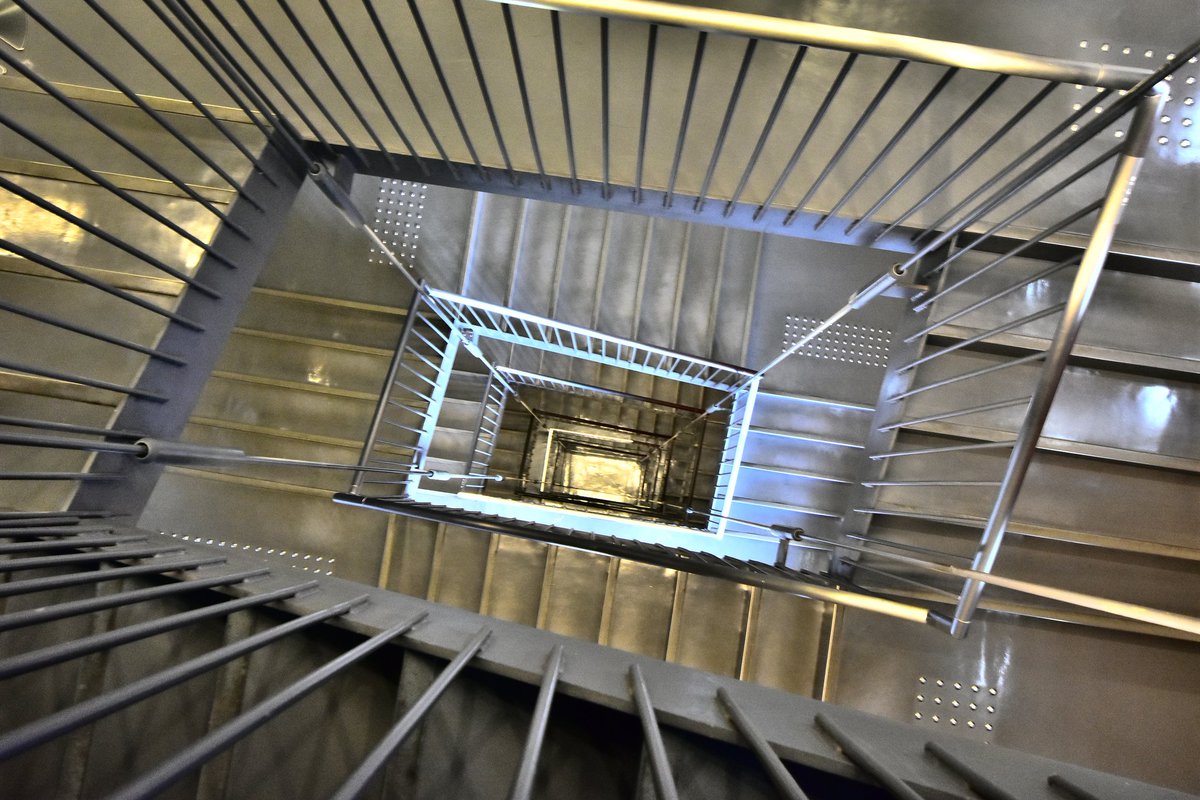 ハーロック ネオ On Twitter 3 18撮影 某所にて この日は曇りがちだったので都内の 螺旋階段 を何ヵ所か廻ってみましたが残念ながら撮影禁止の場所も多く 唯一撮影禁止の注意書のなかった 場所からの写真ですが一応場所は 伏せておきます 写真的 視覚的 には