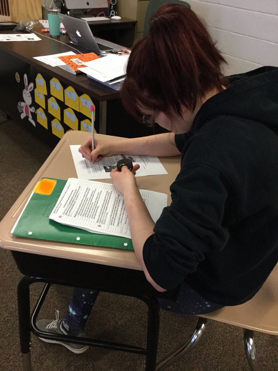 MrsCmoats's tweet photo. Plate Tectonics with Oreos!! 
Room 15 took the opportunity to enhance our knowledge by getting to use our hands to explore Plate Tectonics.
#HAPride
#HoffmanAcademy https://t.co/b84ZK23XME