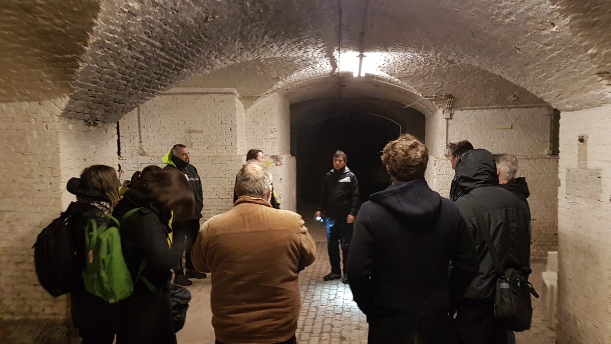 Vanmiddag stadswandeling langs commonsgerichte initiatieven in Antwerpen, dank aan alle deelnemers! <a href="/mbauwens/">Michel Bauwens</a> <a href="/Viciniabe/">Vicinia</a> <a href="/eviswinnen/">Evi Swinnen</a>