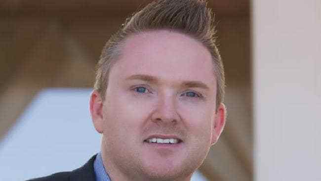 RonTheDogTrainR's tweet photo. Brian Hodge Australian Witness to #LasVegasShooting Person of Interest - #FBI Bosses #ObstructionOfJustice gave #StandDownOrders #WhiteHat
#Agents refused tracked movements gathered #Intel - https://t.co/sWQF7PJmiz https://t.co/ls2UQGShin