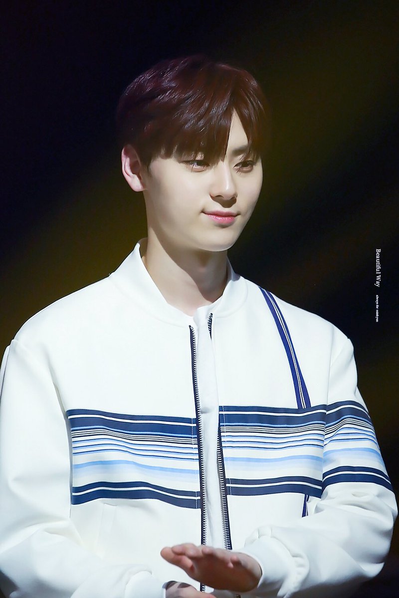 btfway_mh's tweet image. ✨ you painting me a dream 
#황민현 #minhyun