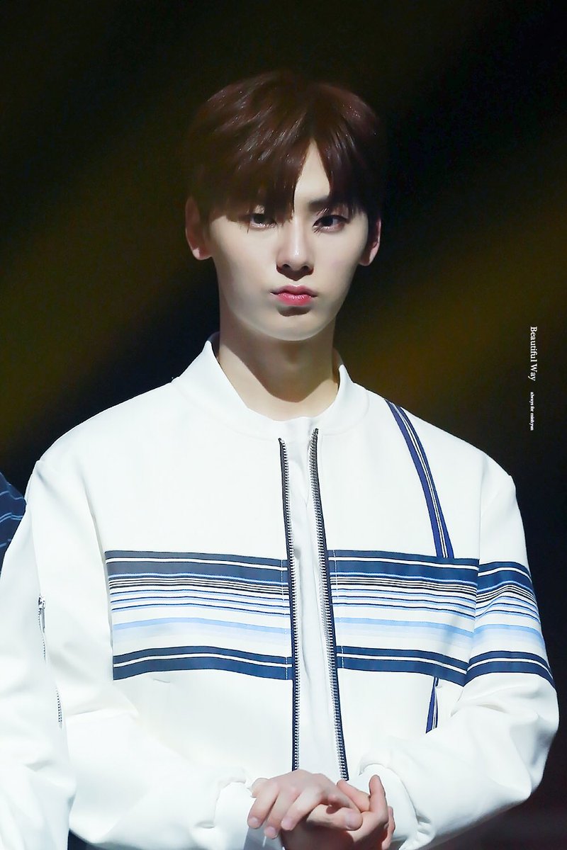 btfway_mh's tweet image. ✨ you painting me a dream 
#황민현 #minhyun