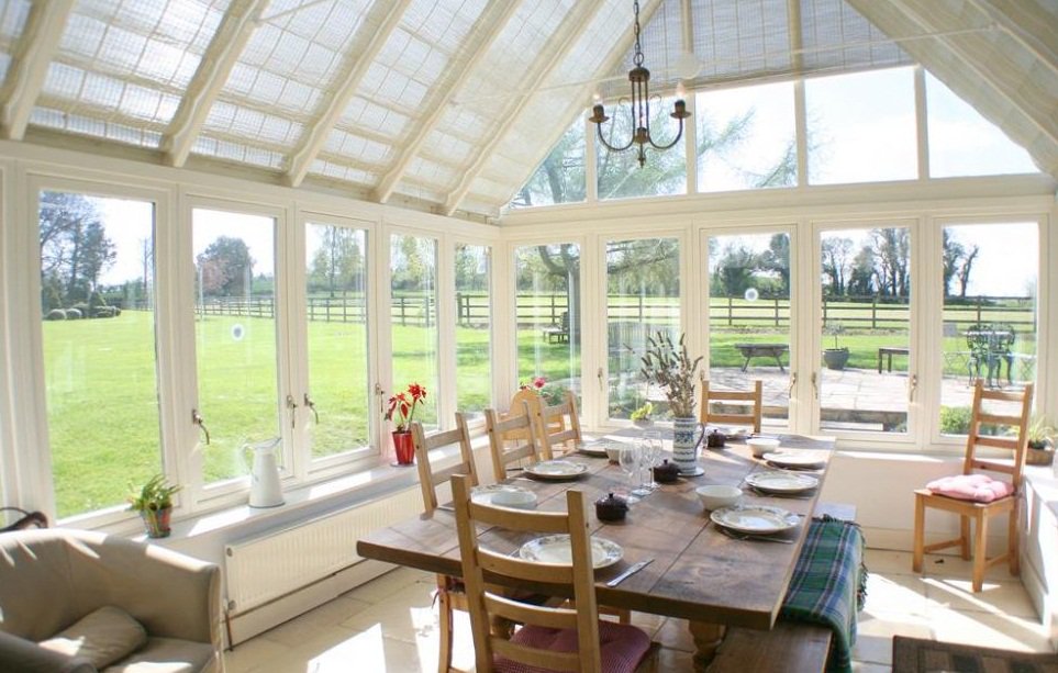 Beautiful cottage and separate lodge location in the north of the county and only 59 miles from London! Sits in beautifully manicured grounds which also hosts a swimming pool, 2000 lavender plants, vines and bee hives ow.ly/Dnfv30jbsyd #FilminHampshire