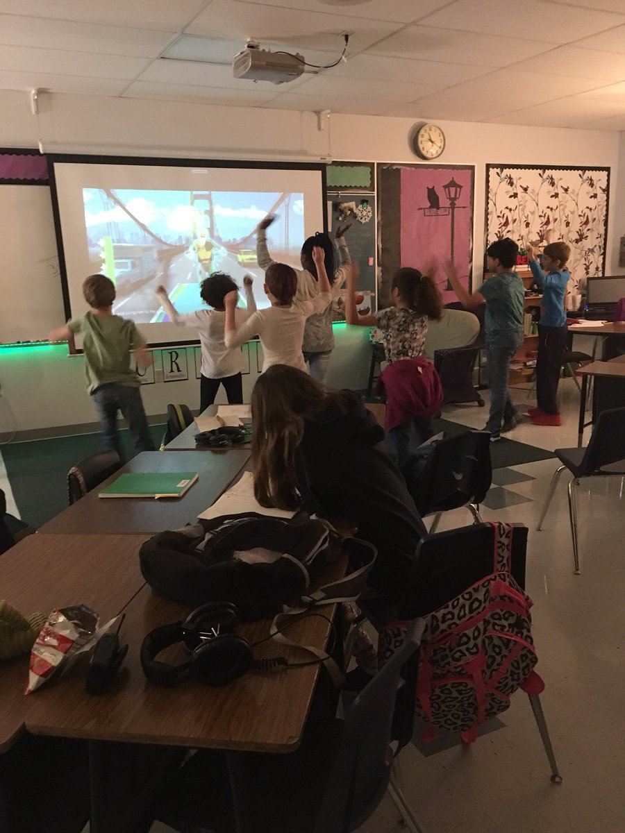 MsScotiasClass's tweet photo. It might be raining but we’re still staying active and having fun for WOW time in Ms. Beasley’s class :) @BeasleysBunch https://t.co/oRhrRpWTtL