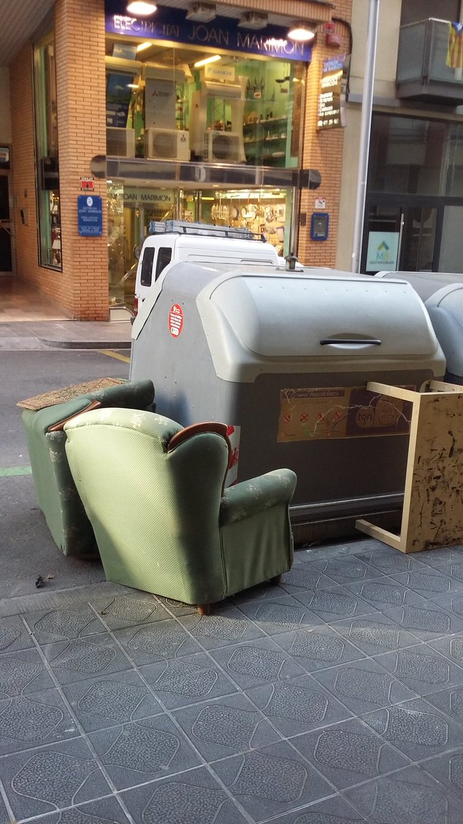 cabre_vidal's tweet image. #Tarragona #tarracontenidor #Detectius #SetmanaSantaTGN butaques  per gaudir de les processons