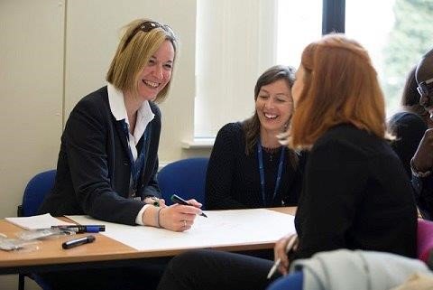 PharmResUK's tweet photo. It's not too late to sign up for the RPS research advice surgery on 3rd April if you are looking for support for your PRUK Award application! This is the last session before the 2nd May deadline so book now to make sure your last minute queries get answers https://t.co/465nsmWY4E https://t.co/bu2A0Vhs3K