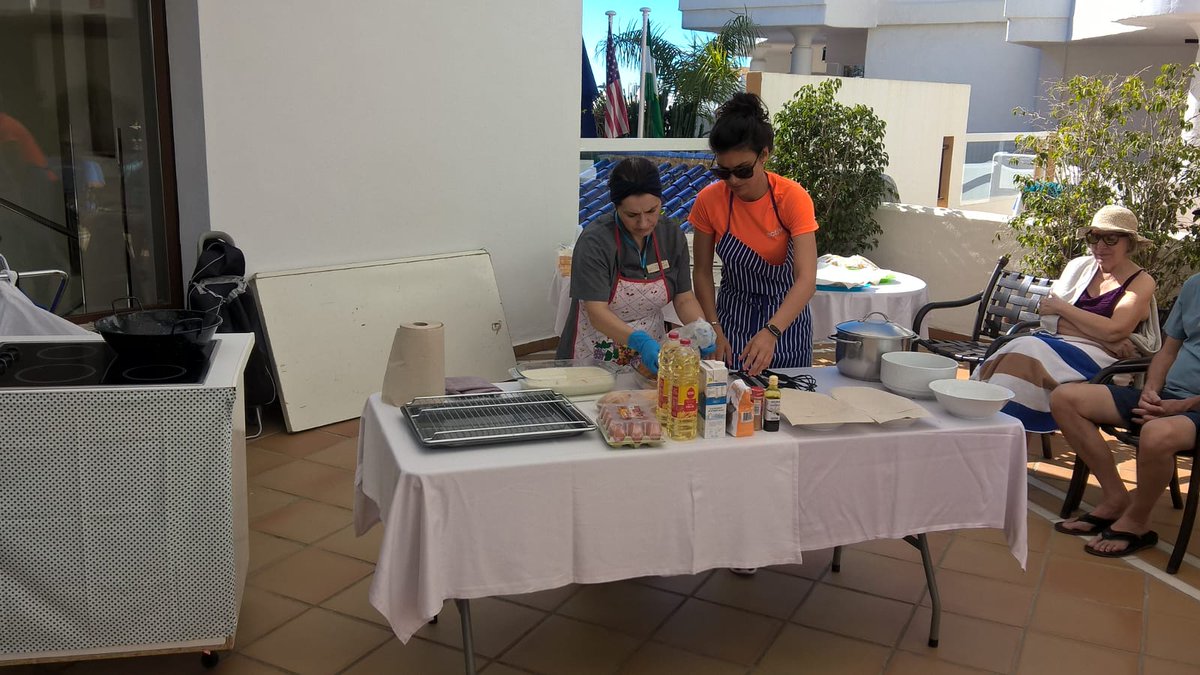 Alexandra997755's tweet photo. Today our members and guests joined and enjoyed the traditional #Easter #torrijas #tasting homemade by Rosi #SAHTeam #SaharaSunset #DiamondResorts #Dperfectservice https://t.co/iP2Bet9XmW