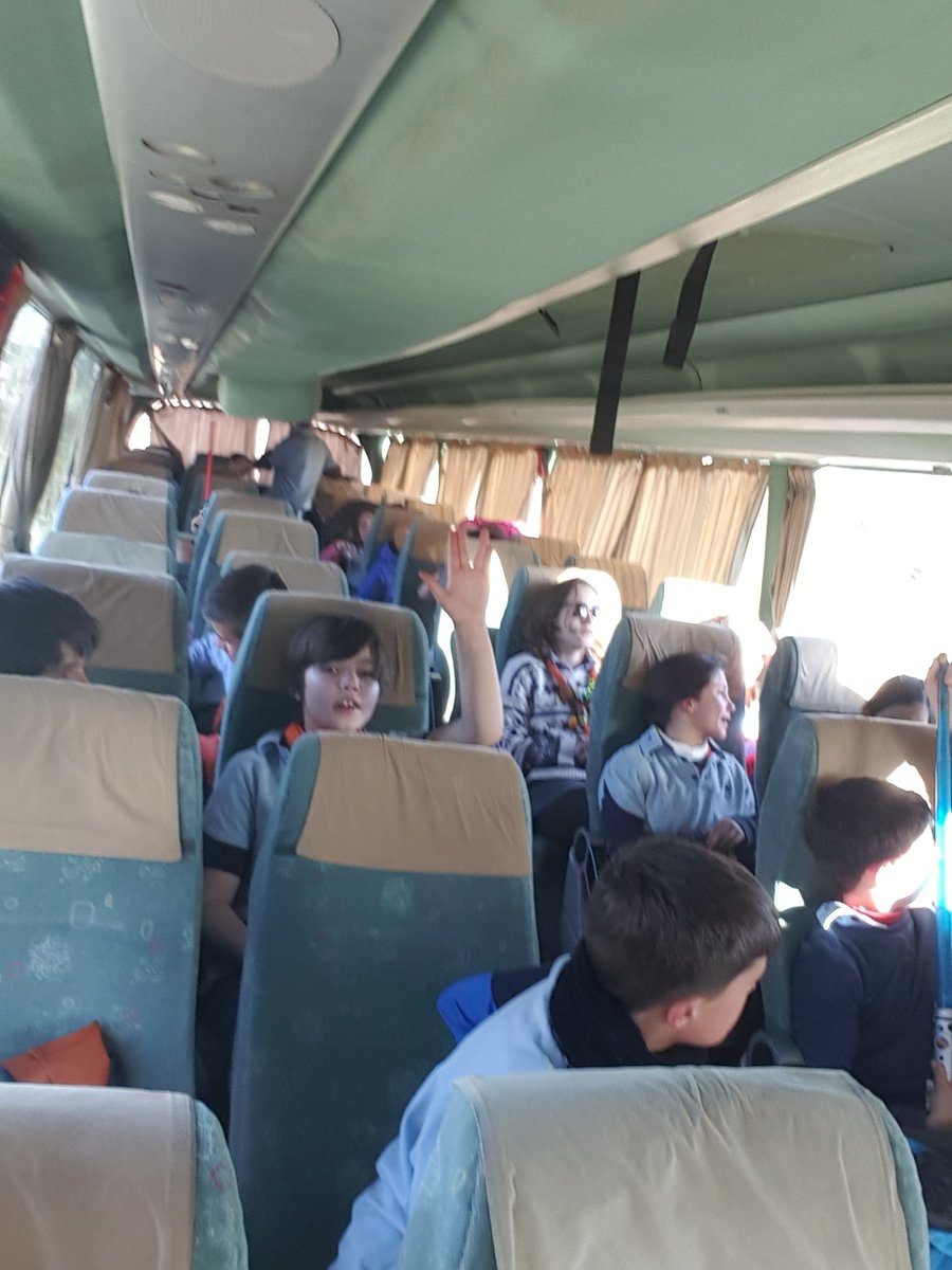 SALIMOS! Estaremos en la parroquia sobre las 7.30!
Ahora a dormir en el bus jeje🐾🐺🔥